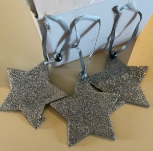 Décorations à suspendre étoiles paillettes argent x6 – Image 2
