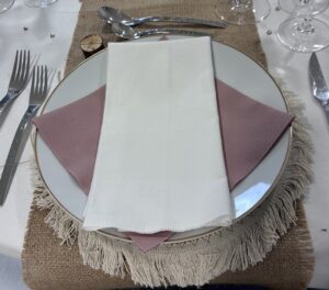 Serviettes carrées en tissu blanc